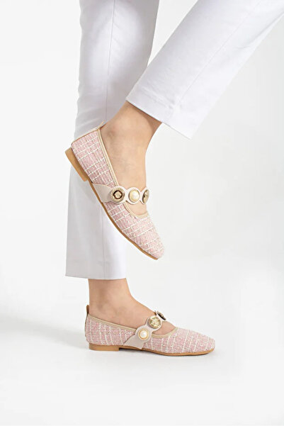 nuvora حذاء نسائي من التويد بتفاصيل لؤلؤية مغلق من الخلف بكعب منخفض ماري جين ...