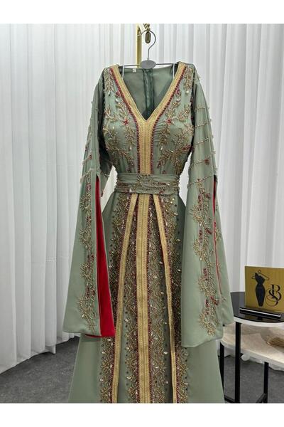 Generic A luxurious two-piece jalabiya with luxurious hand embroidery, inlaid with shiny zircon stones for a sophisticated and elegant look.