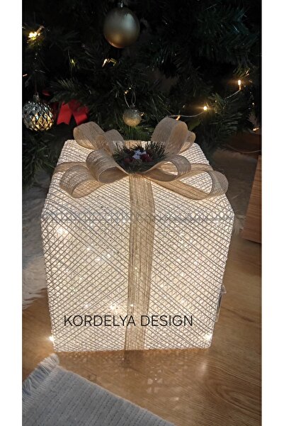kordelya design YILBAŞI AĞACI ALTI LED IŞIKLI KUTU BÜYÜK BOY 33X33X33 CM