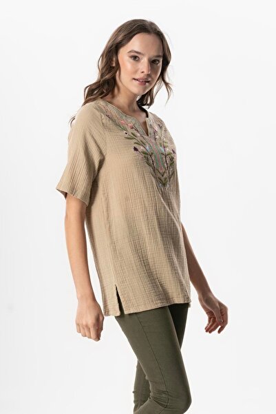 Eliş Şile Bezi Μπλούζα με κοντό μανίκι με λουλούδια με κέντημα σε σχήμα V