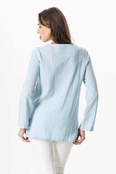 Eliş Şile Bezi Bluză de vară - mânecă lungă în Blue Ice-MV cu decolteu în V brodat și accesorii florale