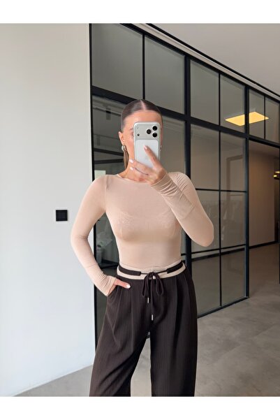 BB Bensu Buyruk ΜΠΛΟΥΖΑ ΜΕ ΛΑΜΠΡΟ ΛΑΜΠΡΟ ΧΡΩΜΑ ΜΠΕΖ ΜΕ ΤΡΑΠΑΝΟ ΣΧΕΔΙΟ