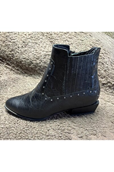 Mira Deri HAKİKİ DERİ SİYAH 3.5 CM TOPUKLU SİVRİ BURUN ÇATLAK DERİ GÖRÜNÜMLÜ ZIMBA DETAYLI KADIN BOT SOHO