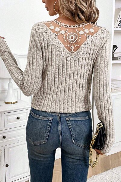 Mossta Μπλούζα με λαιμόκοψη σε σχήμα V με λεπτομέρεια από δαντέλα στο πίσω μέρος επένδυση fleece πλέξη ριμπ - Μπεζ