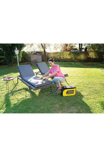 Karcher Kärcher SE 3-18 Compact Cordless Carpet & Upholstery Cleaner with Battery and Charger