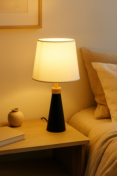 MARIA HOMES مصباح طاولة أسود عصري - قاعدة خشبية مع غطاء قماش أبيض لغرفة النوم...