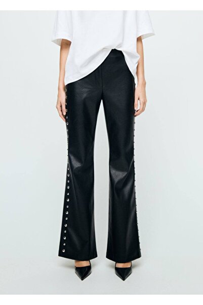 MANGO Woman Zımba detaylı deri efektli pantolon