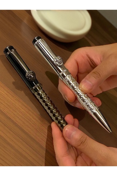 NEW STYLE A set of elegant and modern ballpoint pens with lion-shaped decorations and clips for those who love distinction.