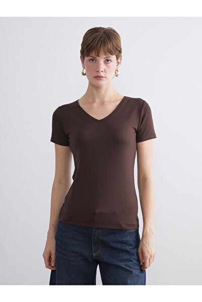 LC Waikiki Peak Yeni Sezon V Yaka Düz Kadın Tişört