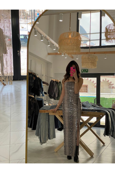 BellaVita Botuique Yılan Desenli Payetli Straplez Yırtmaçlı Gümüş Abiye – Bella Vita Exclusive