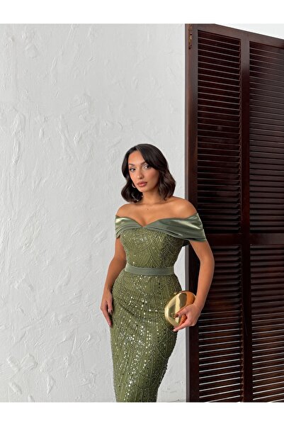 Housebutik فستان سهرة متوسط الطول مطرز برقبة على شكل قارب من الساتان