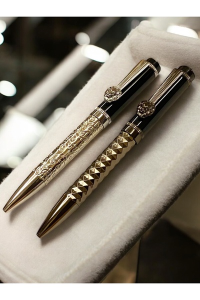 NEW STYLE A set of elegant and modern ballpoint pens with lion-shaped decorations and clips for those who love distinction.
