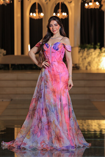 Lara فستان سهرة طويل مطبّع بالوردي والبنفسجي بتصميم كورسيه من