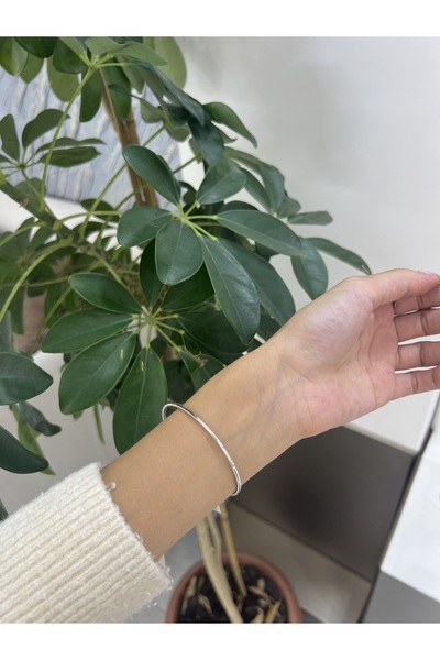 TRİA SİLVER Klasik Ajda 925 Ayar Gümüş Bilezik – İnce Minimal Halka, Yüksek Kalite Rodyum Kaplam