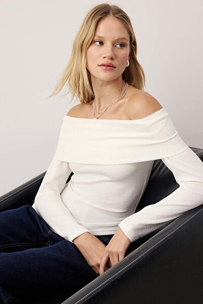 Trendyol Collection Πλεκτή μπλούζα με ασύμμετρη εφαρμογή/στενή εφαρμογή Ecru Carmen TWOAW26BZ00255