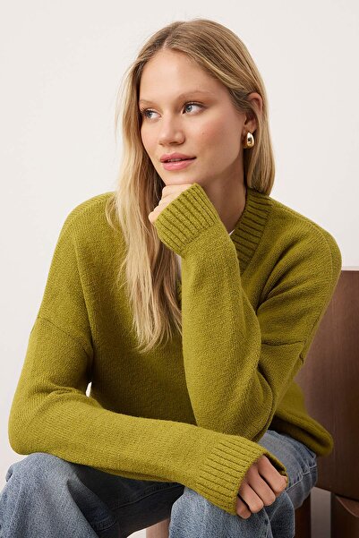 Trendyol Collection Wardrobe Essentials Oil Green Basic Wide Fit Soft Textured Knit Sweater |   Twoaw26Kz00091