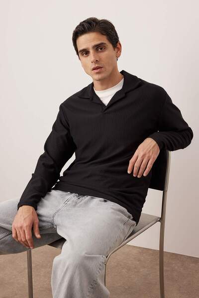 Trendyol Collection Czarny oversizeowy T-shirt z długim rękawem i cienkim dzianinowym kołnierzem polo TMNAW25PO00001