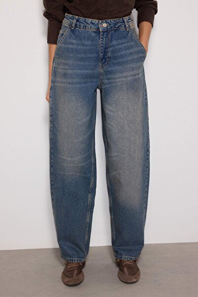 Trendyol Collection Tmavě modré vybledlé efekty Vintage s nízkým pasem volné pytlovité džíny TWOSS24JE00052