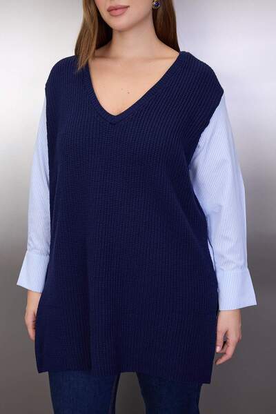 Trendyol Curve Тъмносиня риза с V-образно деколте от тъкан с гарнитура, детайлен плетен пуловер TBBAW26AN00025