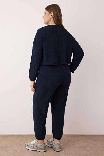 Trendyol Curve Тъмносин комплект от тренировъчен костюм с широка кройка и кърпа TBBAW26TS00000