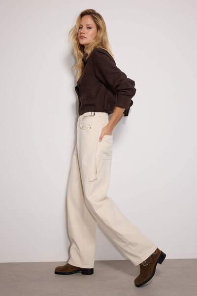 Kolekcia Trendyol Ecru voľný strih s vysokým pásom Carpenter voľné vrecovité džínsy TWOAW24JE00308
