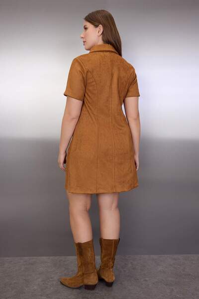 Trendyol Curve Καφέ πουκάμισο με γιακά κοντό σουέτ υφαντό φόρεμα μεγάλου μεγέθους TBBAW26AH00069