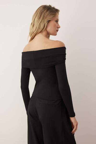 Trendyol Collection Black Accessory Detail Carmen Neckline Fitted/Bodycon Knitted Blouse Twoaw26Bz00285