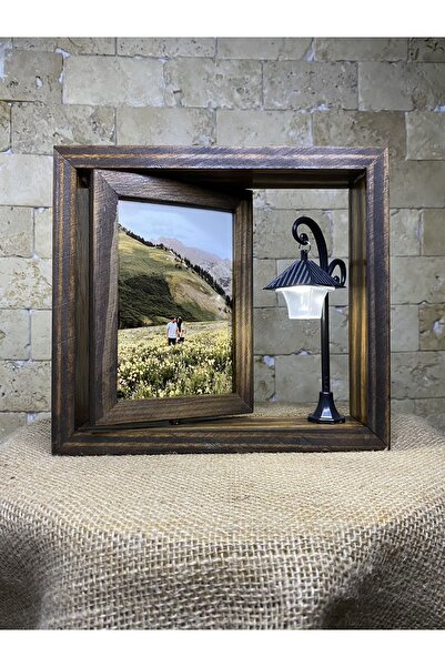 AHŞAPTAN SANAT Wooden Rotating Photo Frame with Street Lamp