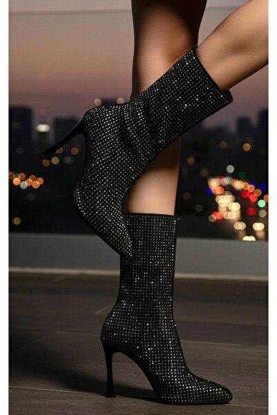 yezy shoes Γυναικείες μπότες με ψηλό τακούνι με πέτρινη λεπτομέρεια Μαύρο