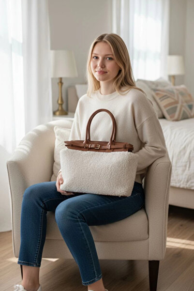 Glemix Hitit Tan-Plush torba za rame sa detaljnim remenom i zatvaračem