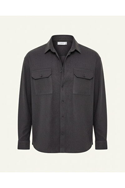 Valiberta Чоловіча сорочка з подвійними кишенями та тонким коміром - Фума