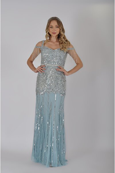 GATSBYLADY LONDON فستان كلوي ماكسي مفتوح الكتفين باللون الأزرق الجليدي