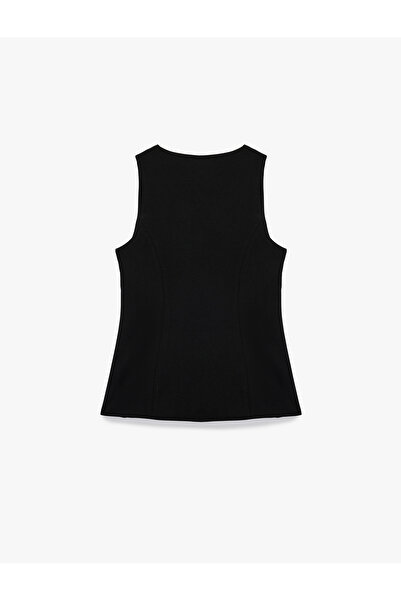 Koton Asimetrik Metal Aksesuarlı Kolsuz Kruvaze Yaka Yelek