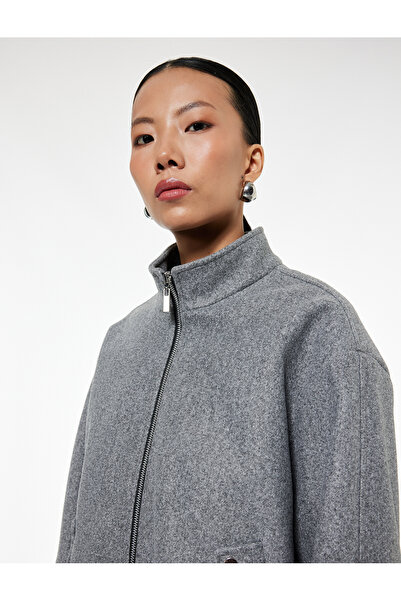 Koton معطف بومبر طويل الأكمام بياقة عالية وسحاب وجيوب