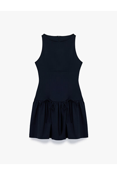 Koton Kolsuz Bisiklet Yaka Slim Fit Fiyonklu Mini Elbise