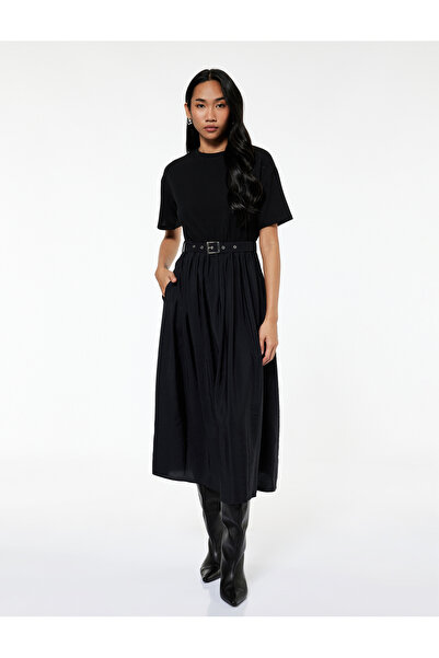 Koton Άνετο ύφασμα κρεπ με κοντό μανίκι, λαιμόκοψη και μακρύ φόρεμα με ζώνη