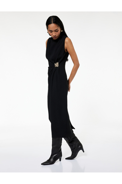 Koton Krep Kumaş Drapeli Aksesuar Detaylı Bisiklet Yaka Kolsuz Midi Elbise