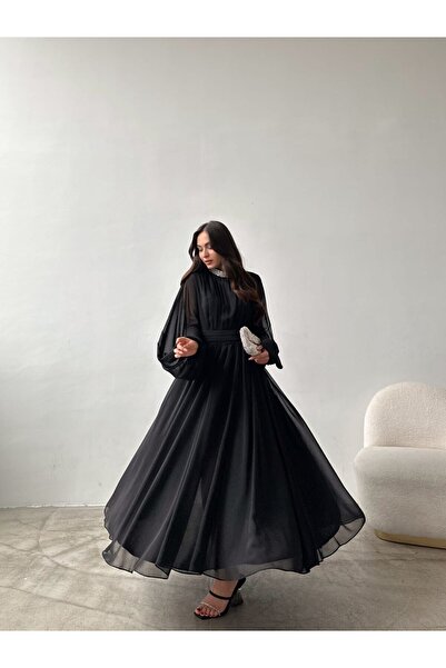 Swan Woman Chiffon Dress with Stone Collar Detail