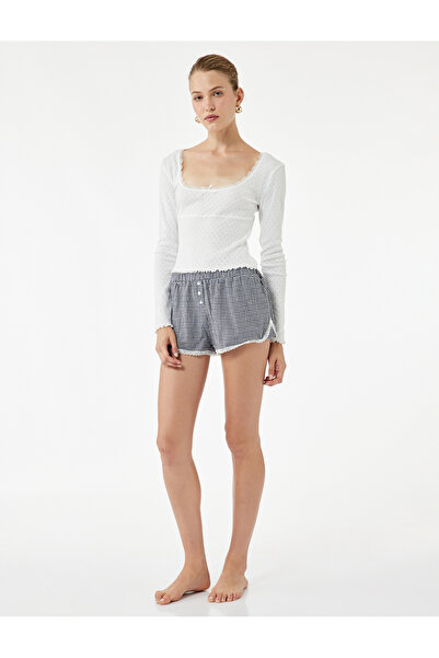Koton Pamuklu Rahat Kalıp Düğmeli Paçası Dantelli Beli Lastikli Pötikareli Şort Pijama Altı