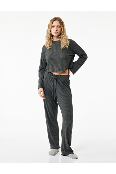 Koton Μακρυμάνικο μπλουζάκι πιτζάμα με λαιμόκοψη με άνετη εφαρμογή