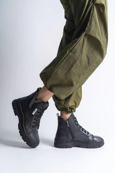 Joy Ayakkabı Γυναικείες μπότες AMBER με κορδόνια με φερμουάρ Ορθοπεδική σόλα ST - Μαύρο