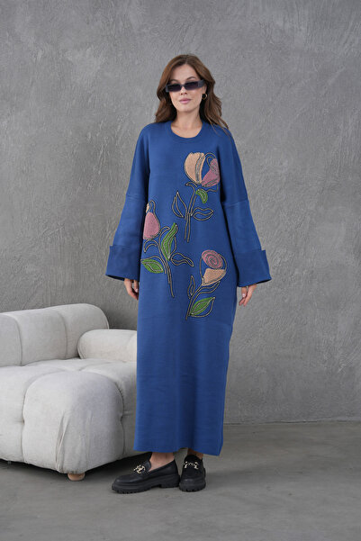 Miss Allos فستان نسائي طويل من التريكو بتصميم واسع مزين بالخرز والتطريز على الجهة الأمامية