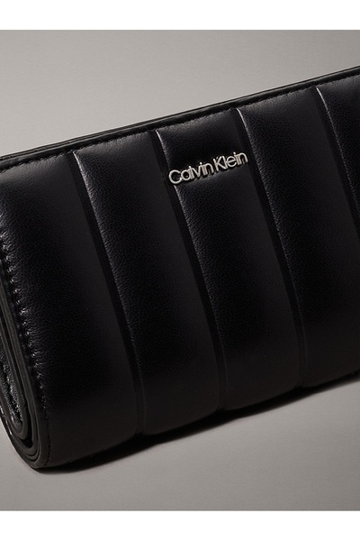 Calvin Klein Kadın Siyah Kapitoneli Iki Katlı Siyah Cüzdan