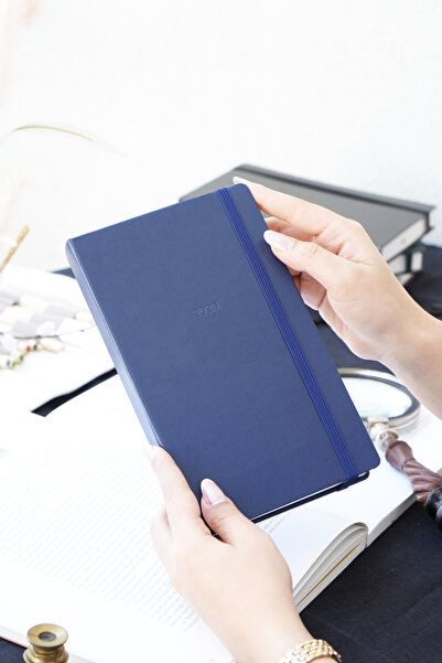 Victoria's Journals Classic 2026 Daily Agenda 13X21 cm Hard Cover Ivory 70Gr.