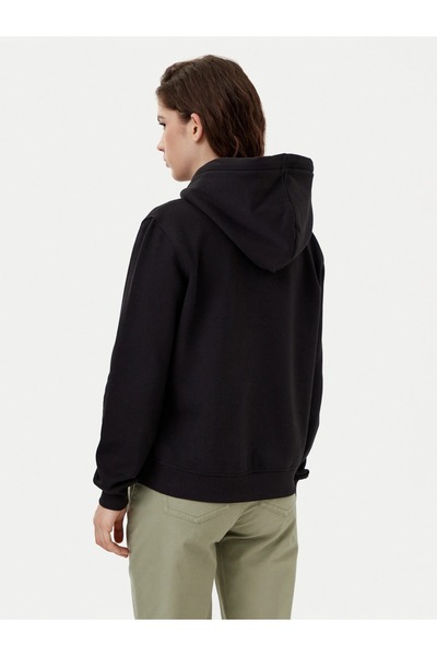 Calvin Klein GRAFICI INSTITUȚIONALE