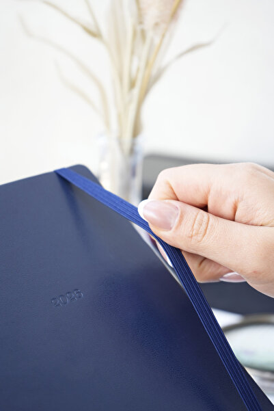 Victoria's Journals Classic 2026 Daily Agenda 13X21 cm Hard Cover Ivory 70Gr.