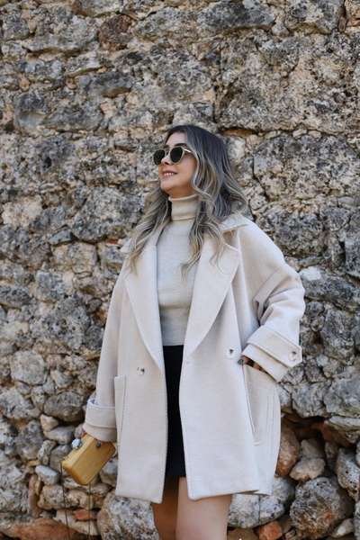 bytugcekaya Palton scurt cu dungi bej