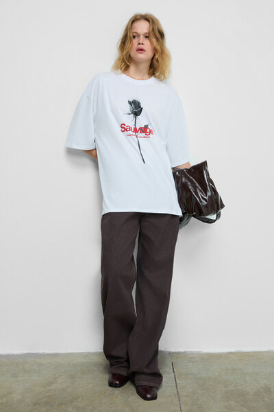 GRIMELANGE MOKILA Γυναικείο λευκό μπλουζάκι με μαλακό και ελαστικό ύφασμα με λεπτομέρεια εκτύπωσης και λαιμόκοψη ποδηλάτου