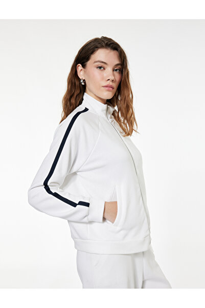 Koton Langärmliges Sweatshirt mit Stehkragen und Reißverschluss und drei-fädigem Streifendetail