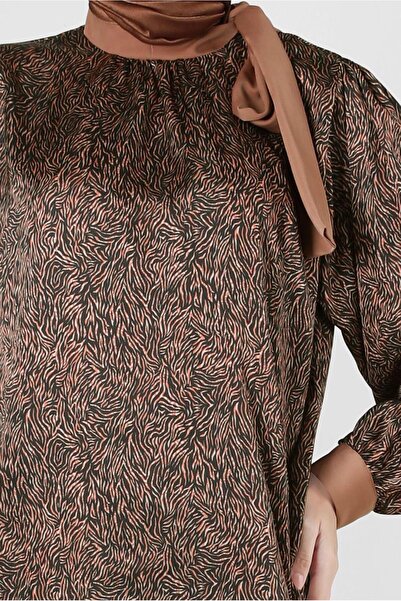 Alvina ΣΑΤΕΝ ΤΟΥΝΙΚΟ ΜΕ ΣΧΕΔΙΑΣΜΕΝΟ ΚΡΟΥΣΟ ΚΑΙ ΛΕΠΤΟΜΕΡΗ ΣΥΝΔΕΣΗ 43934